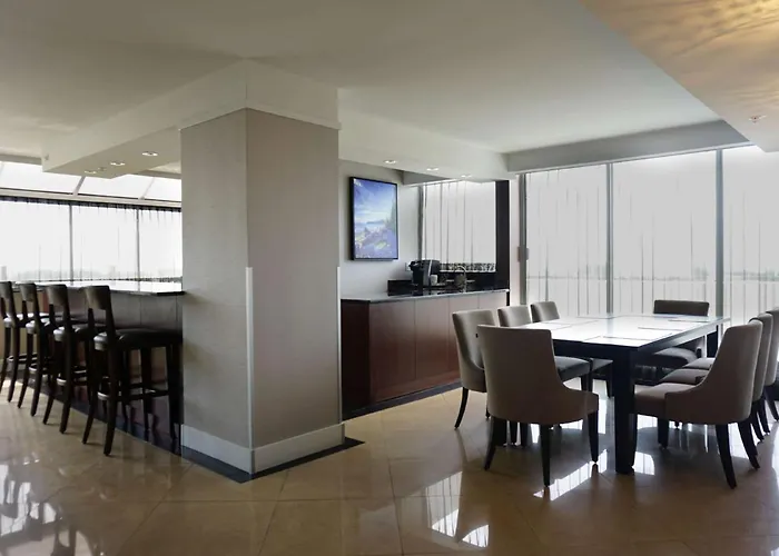 Doubletree By Hilton Hotel & Suites Victoria